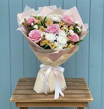 Букет цветов из:  Гвоздики, Орхидеи и Розы в Селявном