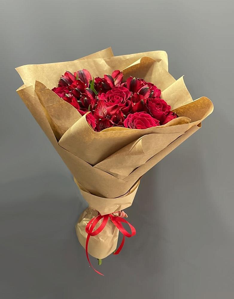 Букет цветов из: Альстромерии и Розы в Селявном