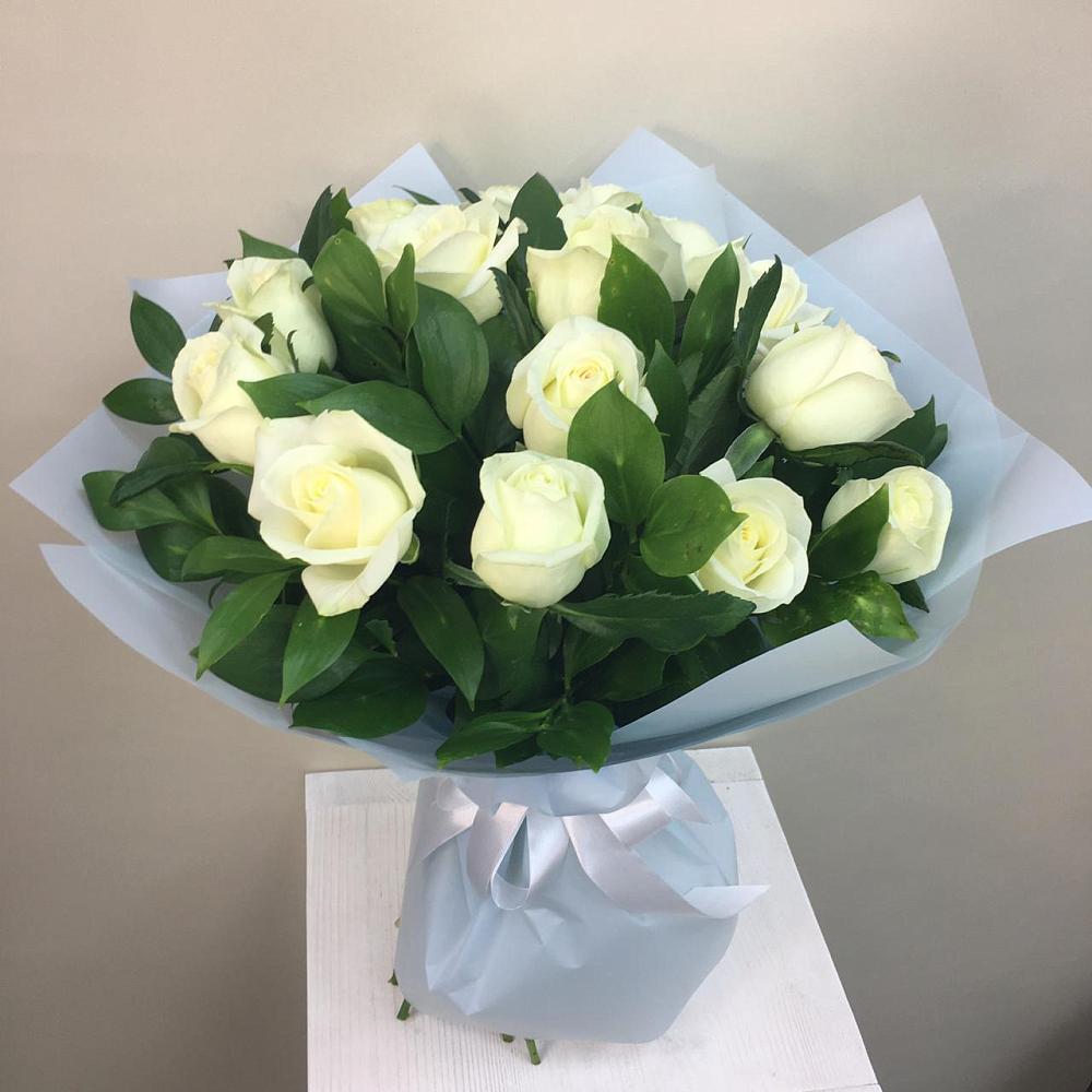 Букет 15 Белых роз Проуд в Селявном