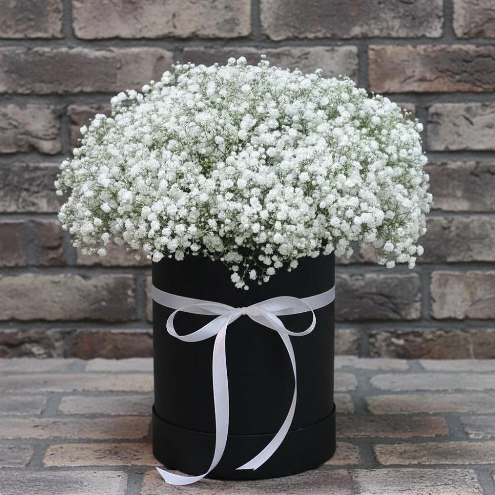 Цветочная композиция из Гипсофила в шляпной коробке в Селявном