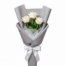 Букет 3 белые розы в Селявном
