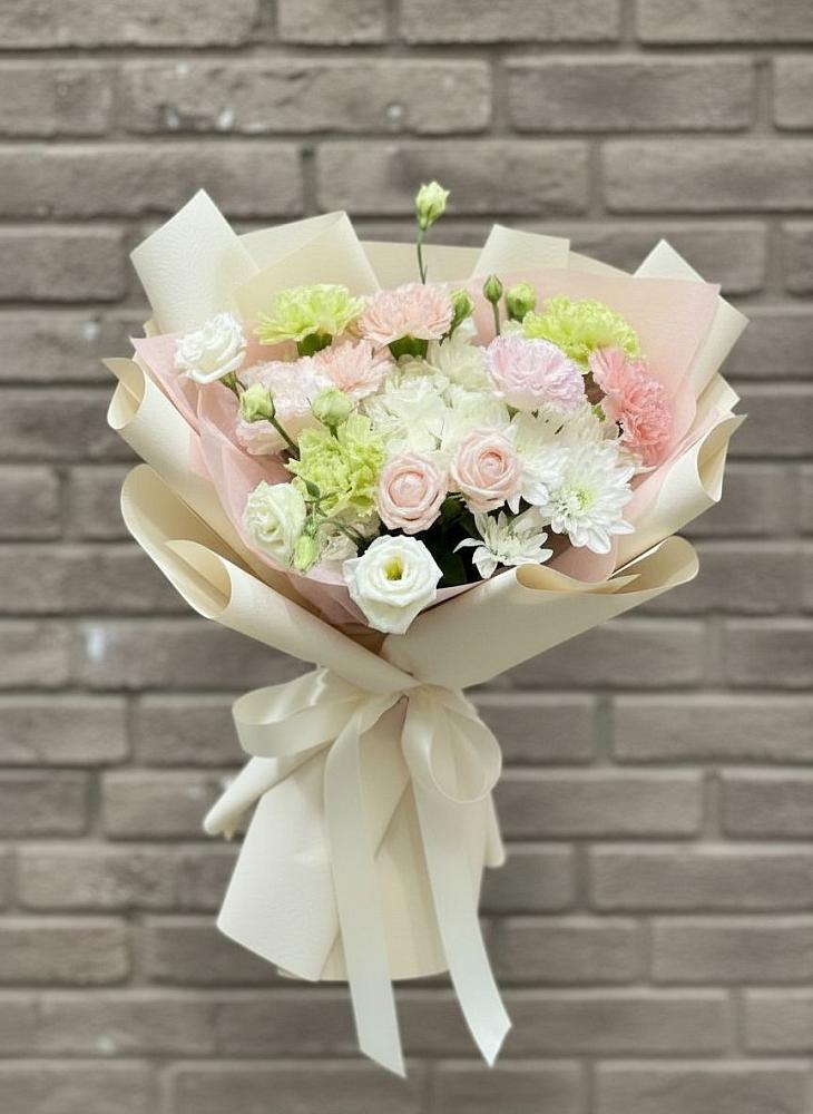 Букет цветов из: Гвоздики, Розы, Лизиантусы и Хризантемы в Селявном