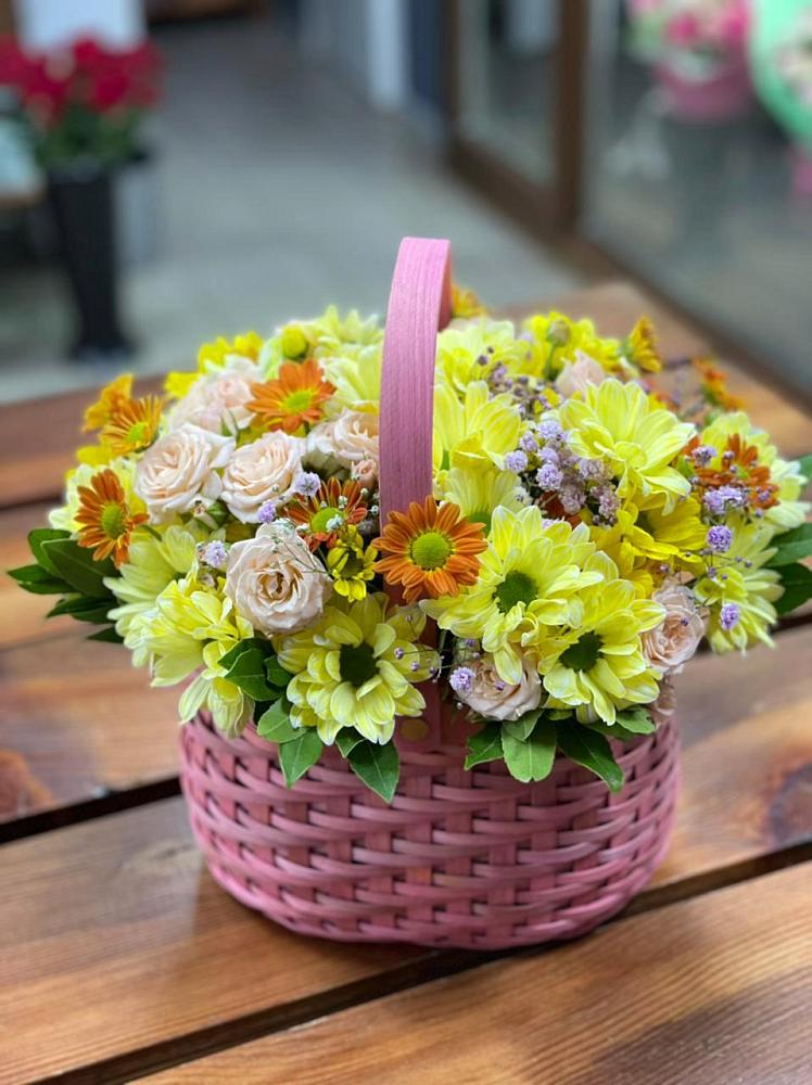 Цветочная композиция из Хризантемы и Розы в корзине в Селявном