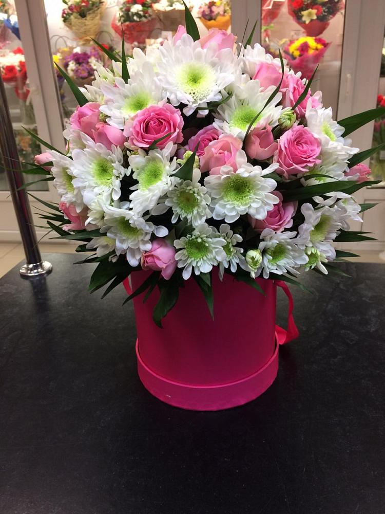 Цветочная композиция из Розы и Хризантемы в шляпной коробке в Селявном