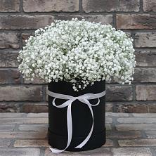 Цветочная композиция из Гипсофила в шляпной коробке в Селявном